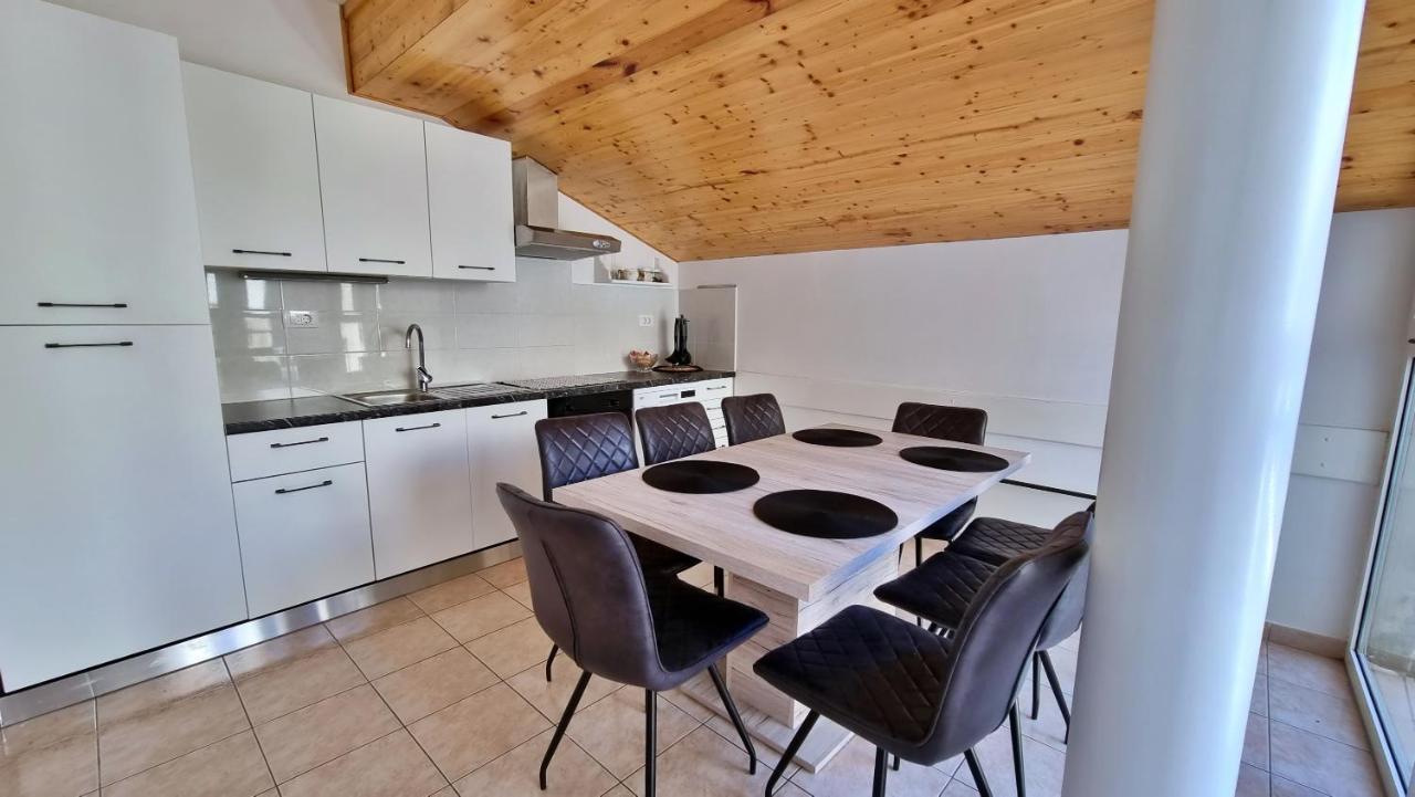 Apartment Hana Omiš Екстериор снимка