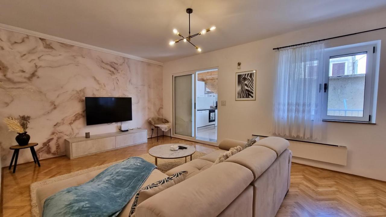 Apartment Hana Omiš Екстериор снимка